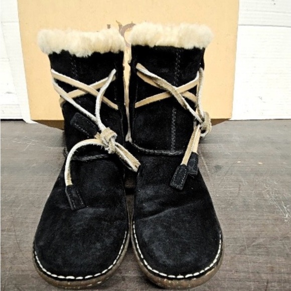 UGG Black Cove Suede Ankle Booties with Shearling Trim - Picture 4 of 7